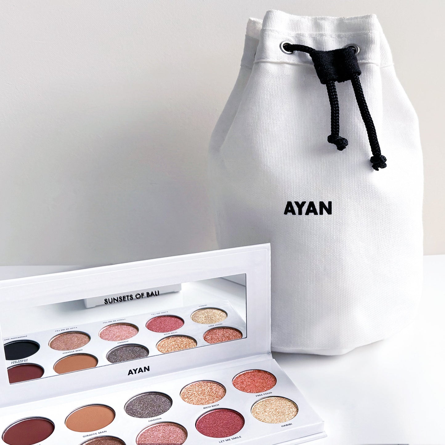 IT - GIRL MAKEUP BAG - AYAN BEAUTY