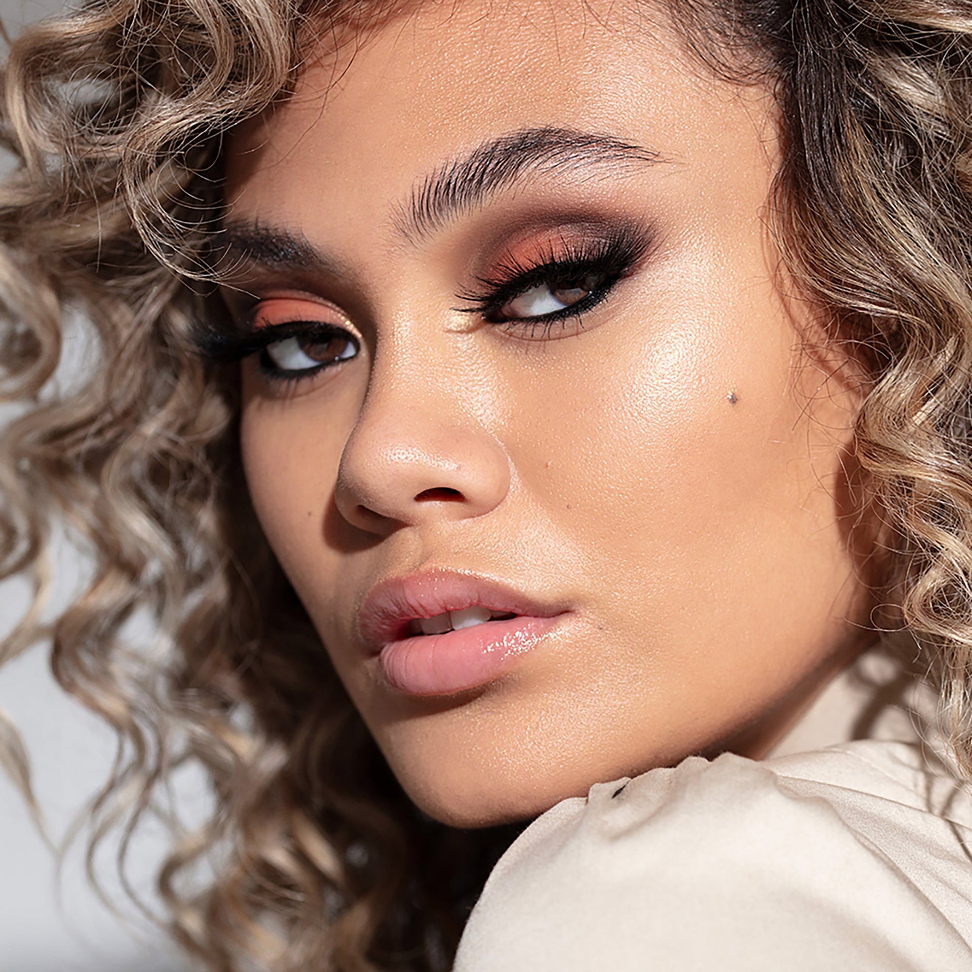 SHE'S THE MOMENT ™ EYES & CHEEKS PALETTE - AYAN BEAUTY